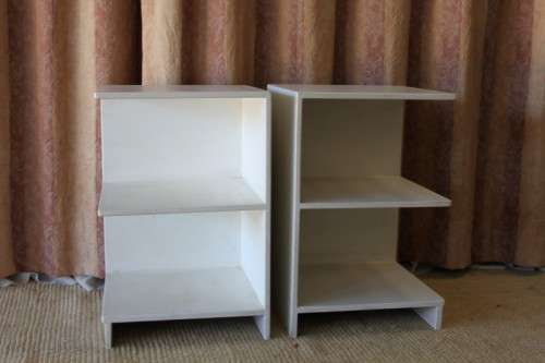 2x AWESOME WHITE "CORNER" PEDESTAL UNITS WITH GOOD SIDE SHELVES bid/pedestal