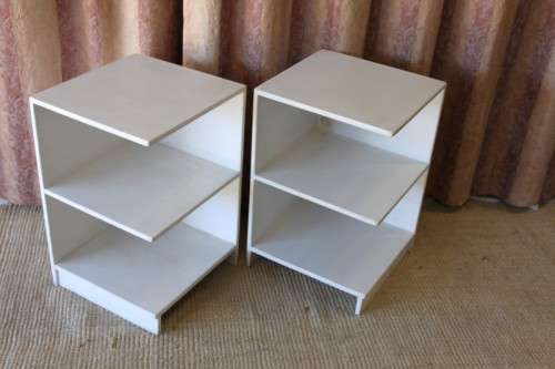 2x AWESOME WHITE "CORNER" PEDESTAL UNITS WITH GOOD SIDE SHELVES bid/pedestal