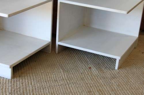 2x AWESOME WHITE "CORNER" PEDESTAL UNITS WITH GOOD SIDE SHELVES bid/pedestal