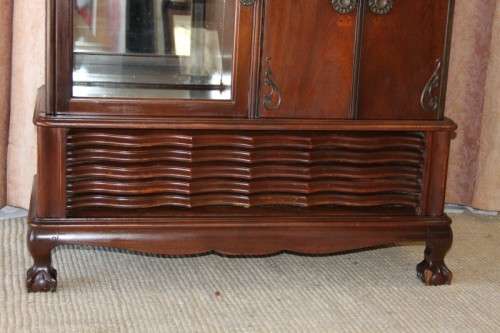 AN EXQUISITE VINTAGE SOLID IMBUIA BALL & CLAW RADIOGRAM CABINET - IDEAL COMPACT BAR CABINET