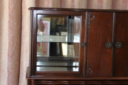 AN EXQUISITE VINTAGE SOLID IMBUIA BALL & CLAW RADIOGRAM CABINET - IDEAL COMPACT BAR CABINET