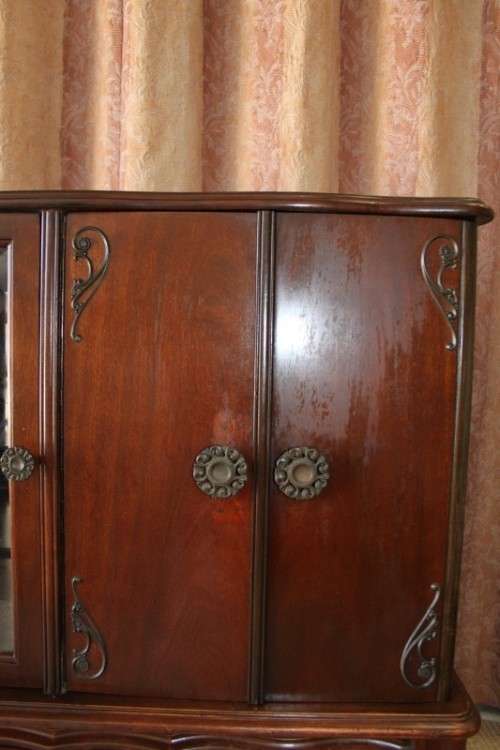 AN EXQUISITE VINTAGE SOLID IMBUIA BALL & CLAW RADIOGRAM CABINET - IDEAL COMPACT BAR CABINET