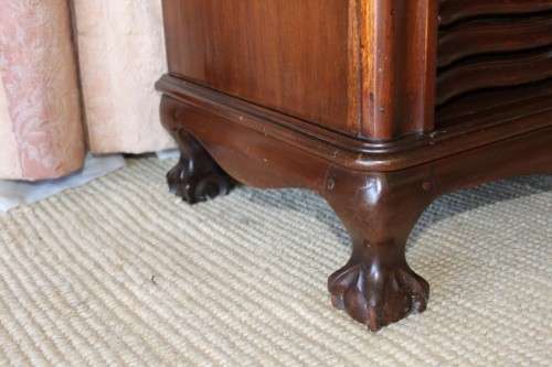 AN EXQUISITE VINTAGE SOLID IMBUIA BALL & CLAW RADIOGRAM CABINET - IDEAL COMPACT BAR CABINET