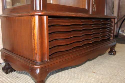 AN EXQUISITE VINTAGE SOLID IMBUIA BALL & CLAW RADIOGRAM CABINET - IDEAL COMPACT BAR CABINET