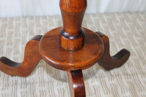 A STUNNING "TALLER" VINTAGE SOLID OAK OCCASIONAL TABLE w/ A STURDY TURNED TRI-LEG IN GREAT CONDITION