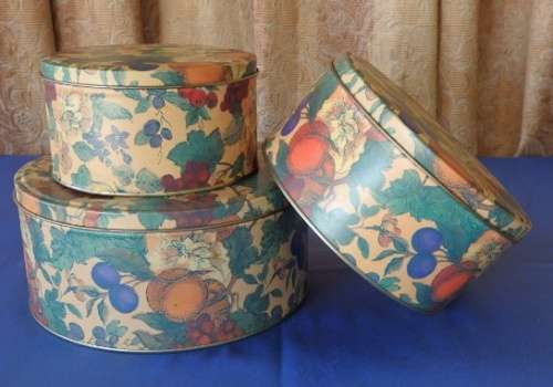 AN AWESOME SET OF THREE COLORFUL COLLECTIBLE DISPLAY TINS IN GREAT CONDITION
