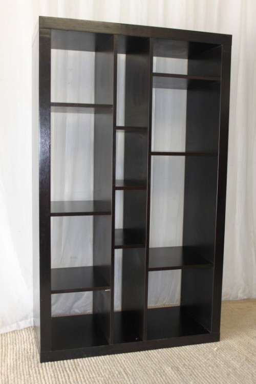 AN AWESOME 1.5m TALL CABINET/ BOOK CASE/ DISPLAY SHELF WITH AMPLE PACKING SPACE IN GREAT CONDITION