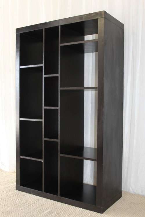 AN AWESOME 1.5m TALL CABINET/ BOOK CASE/ DISPLAY SHELF WITH AMPLE PACKING SPACE IN GREAT CONDITION