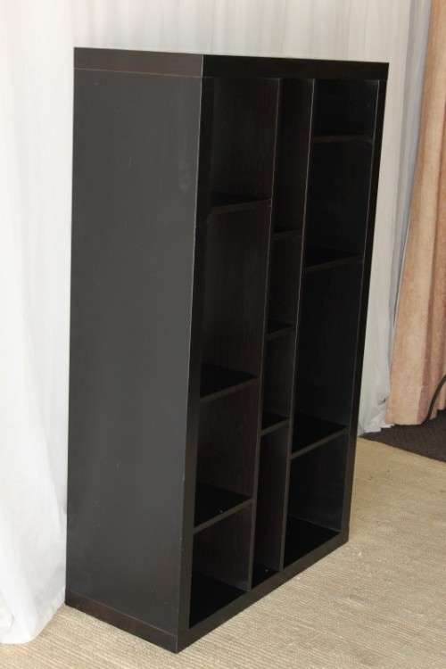 AN AWESOME 1.5m TALL CABINET/ BOOK CASE/ DISPLAY SHELF WITH AMPLE PACKING SPACE IN GREAT CONDITION