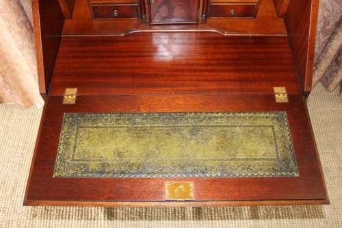 A SUPERB VINTAGE J. SYDNEY SMITH "KING WOOD" FLIP-TOP WRITING DESK w/ GREEN EMBOSSED WRITING TOP