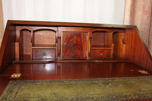 A SUPERB VINTAGE J. SYDNEY SMITH "KING WOOD" FLIP-TOP WRITING DESK w/ GREEN EMBOSSED WRITING TOP