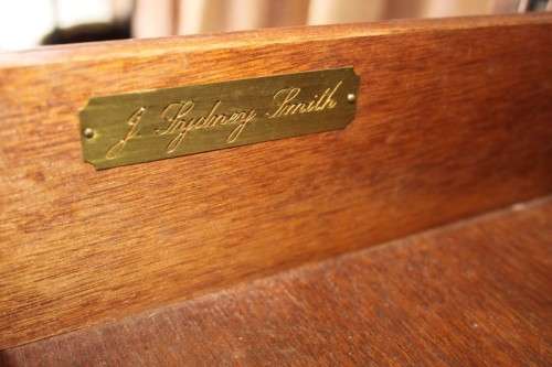 A SUPERB VINTAGE J. SYDNEY SMITH "KING WOOD" FLIP-TOP WRITING DESK w/ GREEN EMBOSSED WRITING TOP