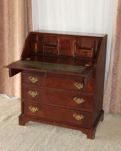 A SUPERB VINTAGE J. SYDNEY SMITH "KING WOOD" FLIP-TOP WRITING DESK w/ GREEN EMBOSSED WRITING TOP