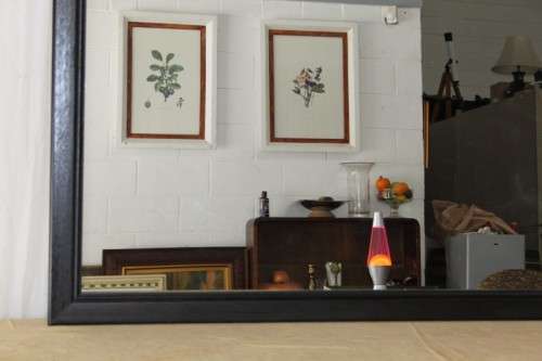 A FANTASTIC (LARGE 1.285m) FRAMED WALL MIRROR WITH A HANGING BRACKET ON THE BACK