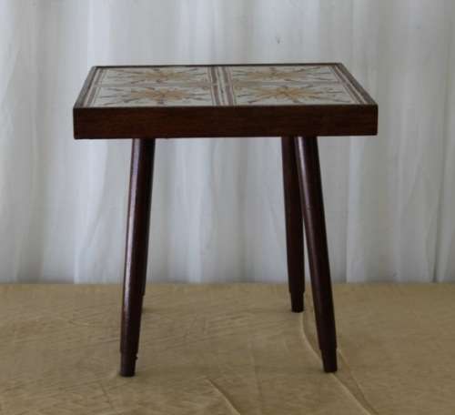 A FABULOUS VINTAGE "RETRO" MERANTI TILED OCCASIONAL/ SIDE TABLE IN WONDERFUL CONDITION