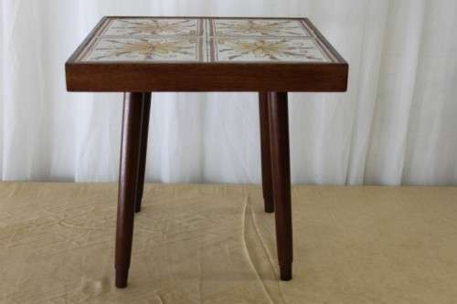 A FABULOUS VINTAGE "RETRO" MERANTI TILED OCCASIONAL/ SIDE TABLE IN WONDERFUL CONDITION