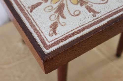 A FABULOUS VINTAGE "RETRO" MERANTI TILED OCCASIONAL/ SIDE TABLE IN WONDERFUL CONDITION