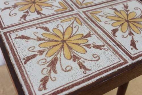 A FABULOUS VINTAGE "RETRO" MERANTI TILED OCCASIONAL/ SIDE TABLE IN WONDERFUL CONDITION