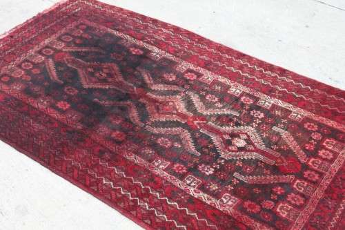 A GORGEOUS VINTAGE PERSIAN "AFGHAN" CARPET (2m x 1.1m) WITH A TRADITIONAL DEEP RED COLOURS & STYLING