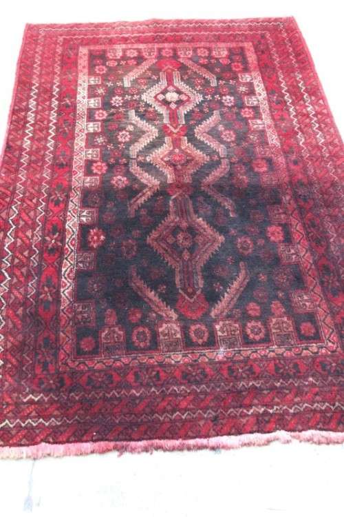 A GORGEOUS VINTAGE PERSIAN "AFGHAN" CARPET (2m x 1.1m) WITH A TRADITIONAL DEEP RED COLOURS & STYLING
