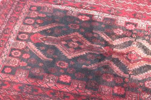 A GORGEOUS VINTAGE PERSIAN "AFGHAN" CARPET (2m x 1.1m) WITH A TRADITIONAL DEEP RED COLOURS & STYLING