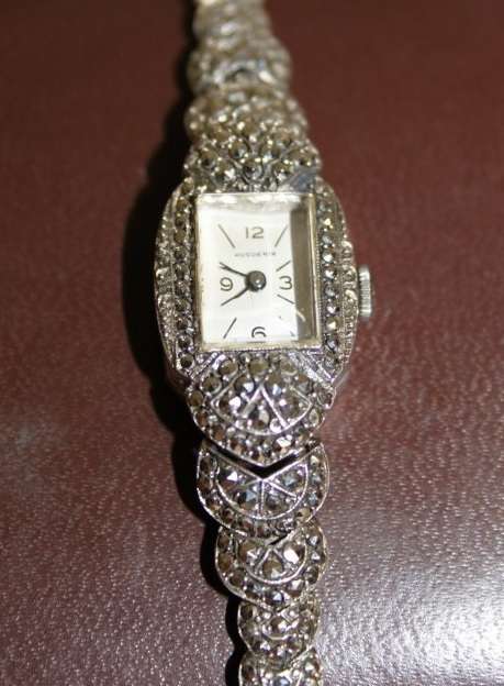 A STUNNING & RARE VINTAGE ART DECO MARCASITE ADORNED SWISS MADE "HUGUENIN" LADIES COCKTAIL WATCH