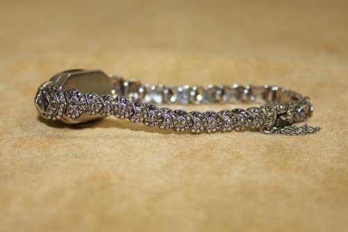 A STUNNING & RARE VINTAGE ART DECO MARCASITE ADORNED SWISS MADE "HUGUENIN" LADIES COCKTAIL WATCH