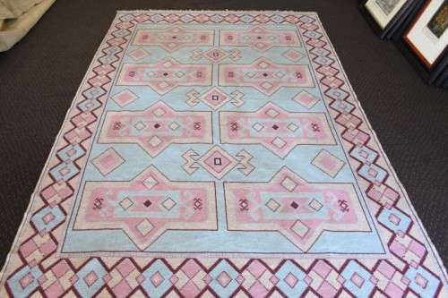 A SUPERB LARGE (2.9m x 1.9m) MOROCCAN "BERBER" RUG WITH STUNNING COLOURS IN AWESOME CONDITION