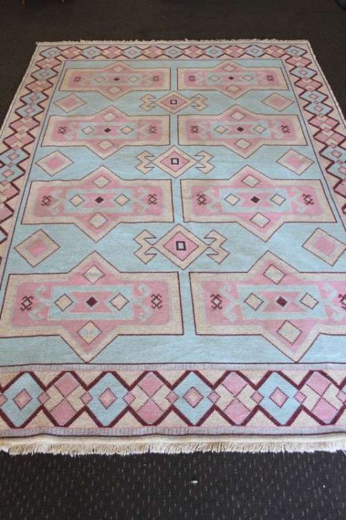 A SUPERB LARGE (2.9m x 1.9m) MOROCCAN "BERBER" RUG WITH STUNNING COLOURS IN AWESOME CONDITION