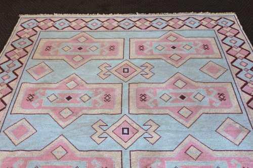 A SUPERB LARGE (2.9m x 1.9m) MOROCCAN "BERBER" RUG WITH STUNNING COLOURS IN AWESOME CONDITION