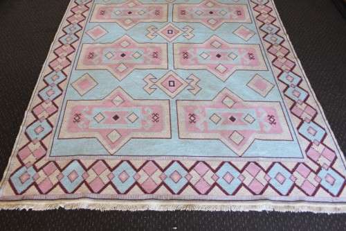 A SUPERB LARGE (2.9m x 1.9m) MOROCCAN "BERBER" RUG WITH STUNNING COLOURS IN AWESOME CONDITION