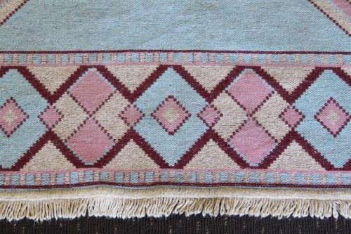 A SUPERB LARGE (2.9m x 1.9m) MOROCCAN "BERBER" RUG WITH STUNNING COLOURS IN AWESOME CONDITION