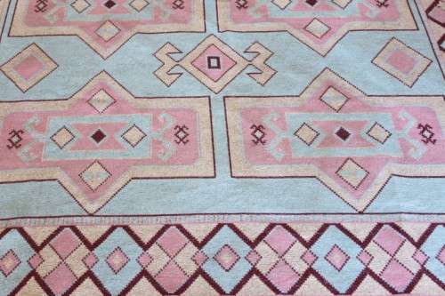 A SUPERB LARGE (2.9m x 1.9m) MOROCCAN "BERBER" RUG WITH STUNNING COLOURS IN AWESOME CONDITION