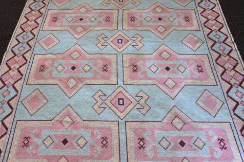 A SUPERB LARGE (2.9m x 1.9m) MOROCCAN "BERBER" RUG WITH STUNNING COLOURS IN AWESOME CONDITION