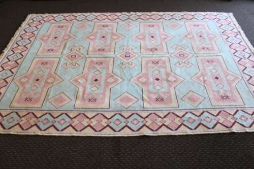 A SUPERB LARGE (2.9m x 1.9m) MOROCCAN "BERBER" RUG WITH STUNNING COLOURS IN AWESOME CONDITION