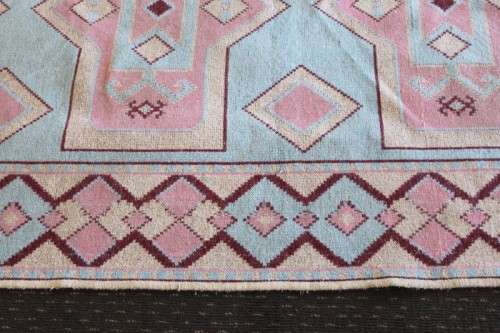 A SUPERB LARGE (2.9m x 1.9m) MOROCCAN "BERBER" RUG WITH STUNNING COLOURS IN AWESOME CONDITION