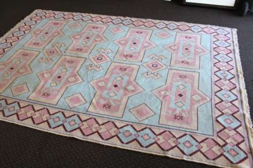 A SUPERB LARGE (2.9m x 1.9m) MOROCCAN "BERBER" RUG WITH STUNNING COLOURS IN AWESOME CONDITION