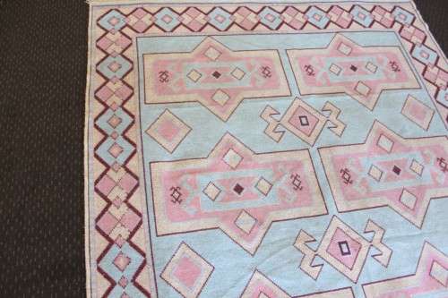 A SUPERB LARGE (2.9m x 1.9m) MOROCCAN "BERBER" RUG WITH STUNNING COLOURS IN AWESOME CONDITION
