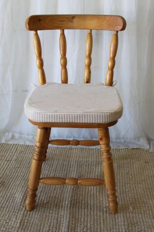 TWO AWESOME WOODEN OCCASIONAL CHAIRS WITH TURNED LEGS AND BACKREST SUPPORTS bid/chair