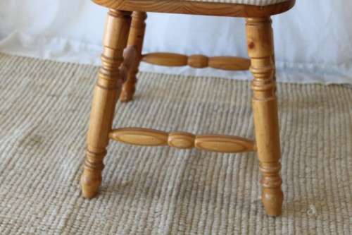 TWO AWESOME WOODEN OCCASIONAL CHAIRS WITH TURNED LEGS AND BACKREST SUPPORTS bid/chair