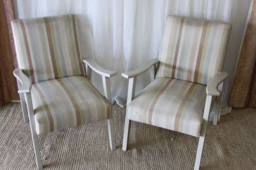 TWO AWESOME VINTAGE UPHOLSTERED SOLID AND STURDY COMFY ARMCHAIRS bid/chair