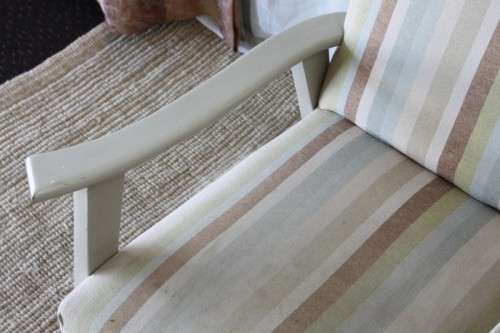 TWO AWESOME VINTAGE UPHOLSTERED SOLID AND STURDY COMFY ARMCHAIRS bid/chair
