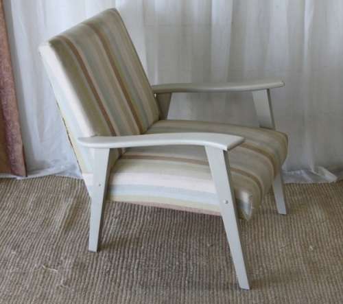 TWO AWESOME VINTAGE UPHOLSTERED SOLID AND STURDY COMFY ARMCHAIRS bid/chair