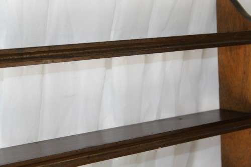 A FABULOUS WALL MOUNTABLE SOLID WOODEN DISPLAY SHELF FOR ORNAMENTS, TRIOS, MODEL CARS AND MORE