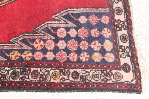 AN INCREDIBLE ANTIQUE IRANIAN PERSIAN CARPET (1.9m 1.3m) IN RED AND ROYAL BLUE COLOURS