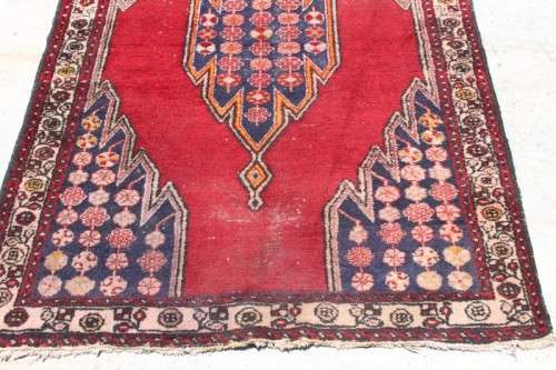 AN INCREDIBLE ANTIQUE IRANIAN PERSIAN CARPET (1.9m 1.3m) IN RED AND ROYAL BLUE COLOURS