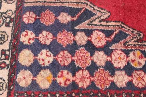 AN INCREDIBLE ANTIQUE IRANIAN PERSIAN CARPET (1.9m 1.3m) IN RED AND ROYAL BLUE COLOURS