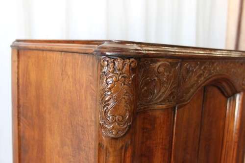 A SPECTACULAR AND RARE ANTIQUE EDWARDIAN WALNUT DRINKS CABINET WITH INCREDIBLE CARVED DETAILING