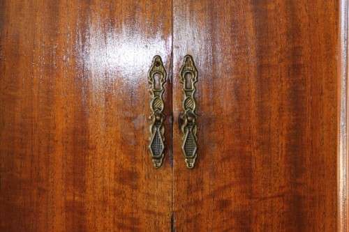 A SPECTACULAR AND RARE ANTIQUE EDWARDIAN WALNUT DRINKS CABINET WITH INCREDIBLE CARVED DETAILING
