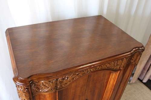 A SPECTACULAR AND RARE ANTIQUE EDWARDIAN WALNUT DRINKS CABINET WITH INCREDIBLE CARVED DETAILING